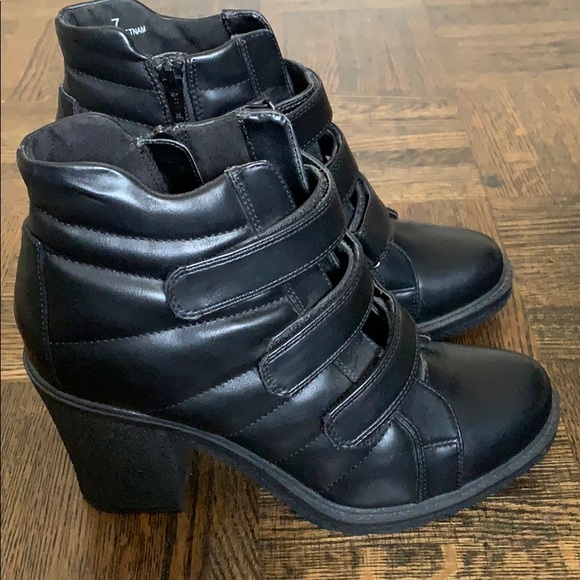 ASOS ESKIMO FRIEND Ankle Boots - Picture 3 of 3